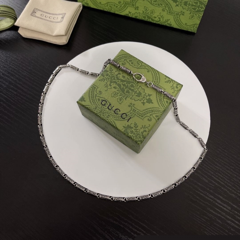 G*u*i necklaces